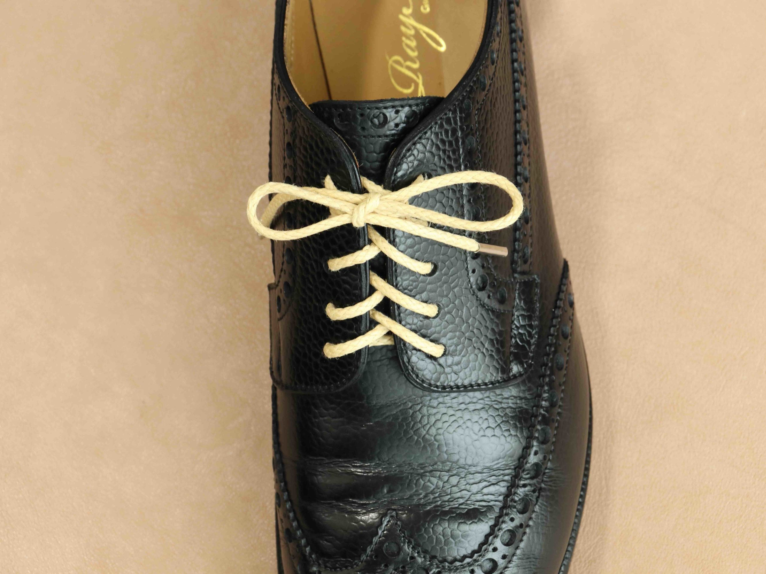 動画でわかる 革靴の紐の結び方 通し方７選 ビジネスシューズ向けのパラレルなど Kutsumedia クツメディア 革靴と靴磨きのブログメディア