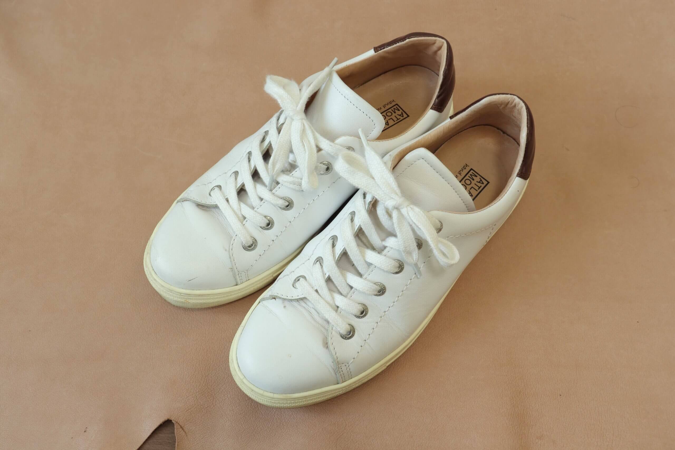 淡い色の靴など汚れ防止を目的にする場合は、2~3回履いて1回を目安にかける