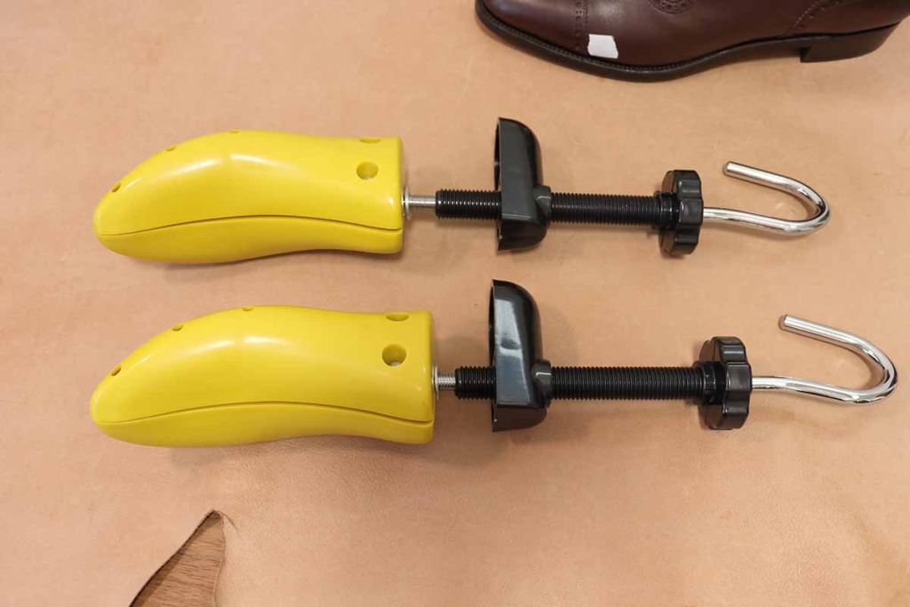 横幅がきつい革靴の伸ばし方 履けなかった靴が履けるように Kutsumedia クツメディア 革靴と靴磨きのブログメディア