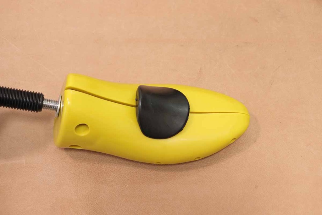 横幅がきつい革靴の伸ばし方 履けなかった靴が履けるように Kutsumedia クツメディア 革靴と靴磨きのブログメディア